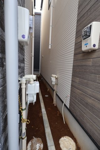 《仲介手数料無料》浦和区元町３丁目12-7新築一戸建てケイアイグレイスの外観|建物向かってっ右側