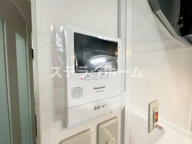 新大阪第1ハイツビルの防犯設備|モニター付きのインターホンです
