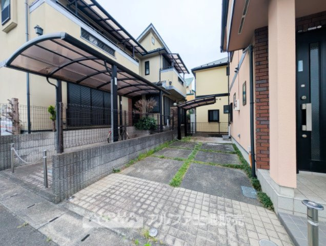 ~羽村神明台~Renovated Houseの駐車場|【My garage】
◆ガレージ◆休日にバイクを整備しながら至福のひと時。大切な愛車を雨に濡れない自分だけの空間に置き眺めながらの時間を過ごして下さい。
