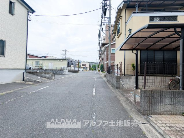 ~羽村神明台~Renovated Houseの前面道路含む現地写真|【Blue sky】
◆青空に包まれて◆ベランダから望む紺碧の空。外を眺め時を忘れるなんて、ひさしかたぶりだろうか。こんなにも広く美しい情景が我が家にも広がっているなんて。こんな時間を大切にしたい。