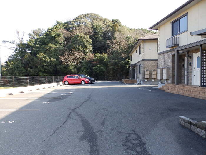 セジュールヴァンセンヌ B棟の駐車場