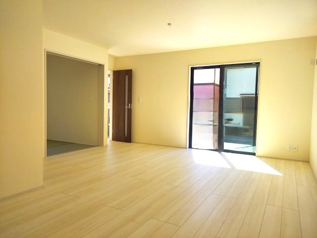 宝塚市中州1丁目新築一戸建の居間・リビング