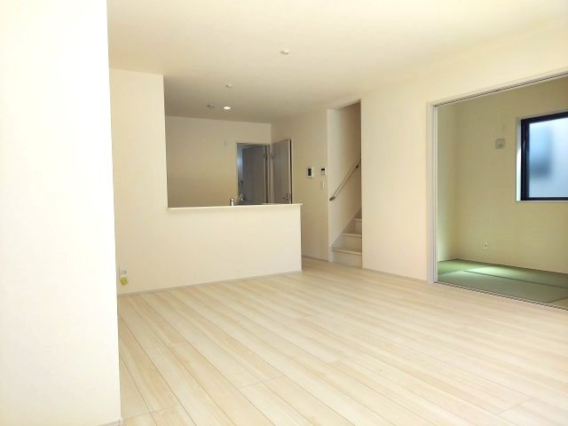 宝塚市中州1丁目新築一戸建の居間・リビング