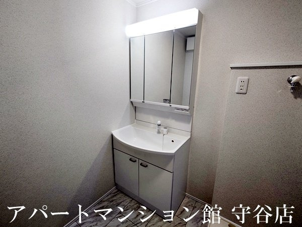 Three above　誠和の独立洗面台