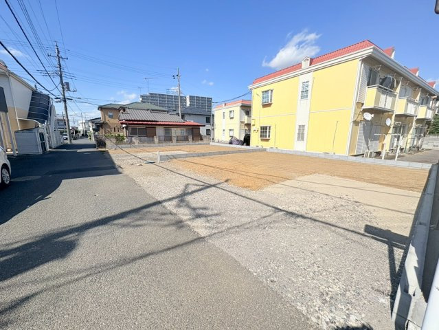 坂戸市三光町　建築条件付売地　東武東上線『坂戸駅』徒歩5分　【坂戸小学区】の前面道路含む現地写真