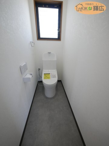 姫路市東山　中古戸建のトイレ