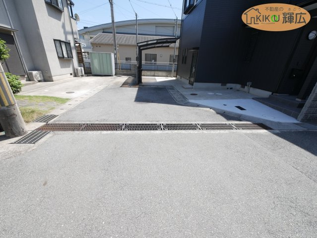 姫路市東山　中古戸建の前面道路含む現地写真