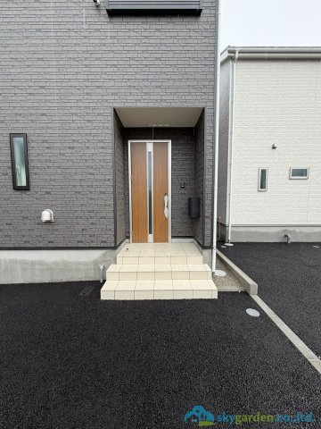 小田原市飯田岡第20　新築戸建　全2棟3号棟の玄関