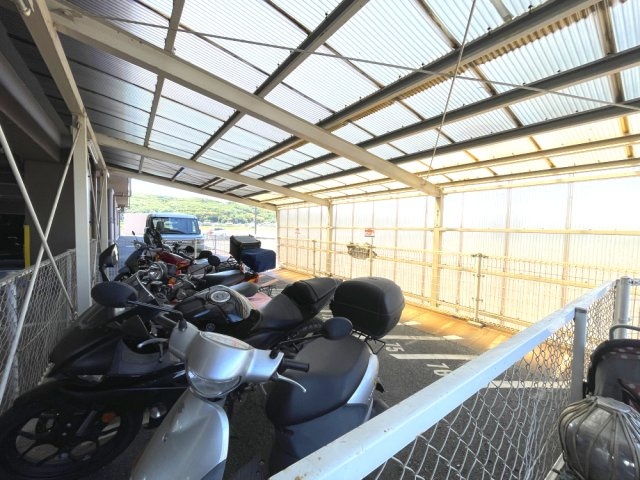 MAC倉敷庄コートのその他共用部分|敷地内にバイク置場があり、便利にご利用いただけます。