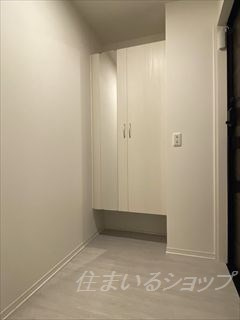 メゾン・ド・シュシュの玄関|ミラー付き大型シューズボックス