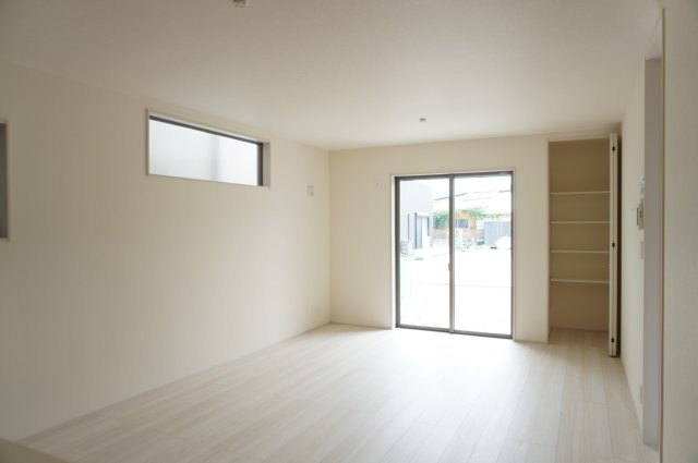 越谷市七左町6丁目 新築分譲住宅の居間・リビング