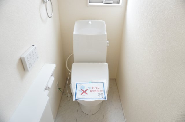 越谷市七左町6丁目 新築分譲住宅のトイレ|2階