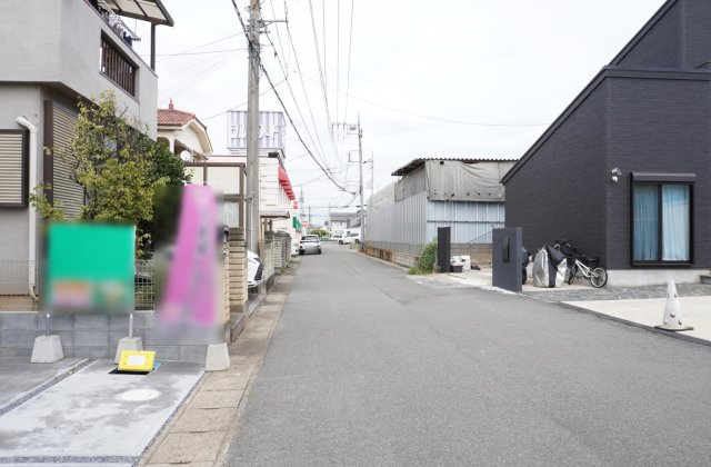 越谷市七左町6丁目 新築分譲住宅の前面道路含む現地写真
