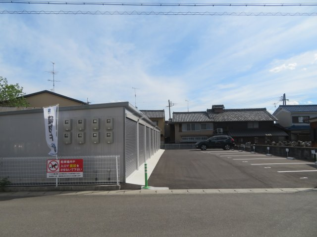 伏見区久我東町 収益ガレージの外観