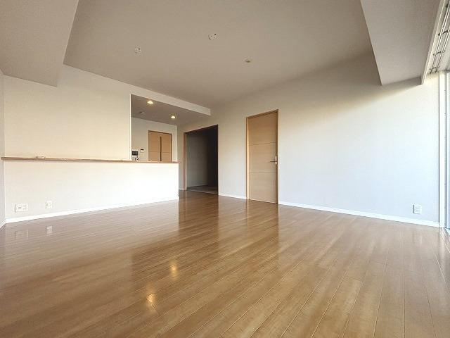 福岡市東区香椎照葉３丁目の賃貸マンションの居間・リビング