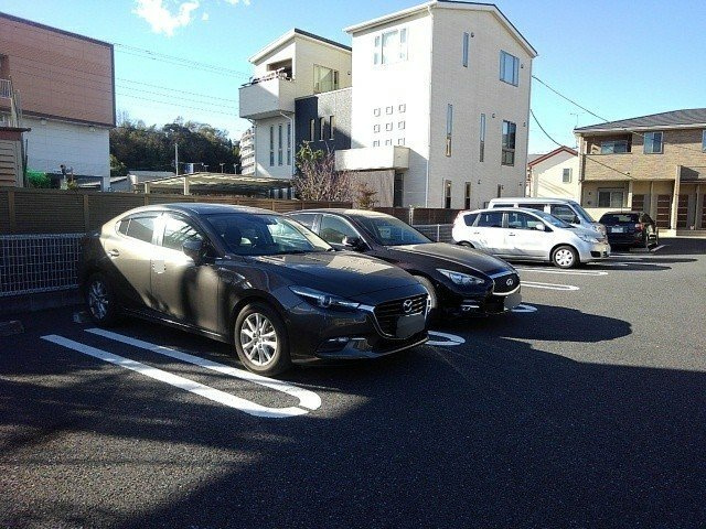 ゴールデン　ノーブルの駐車場