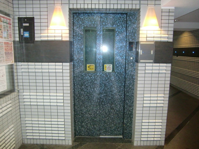 サムティ灘駅前のエントランス|エレベーター