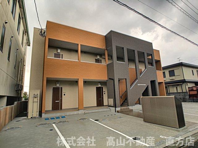 直方市津田町のアパートの駐車場