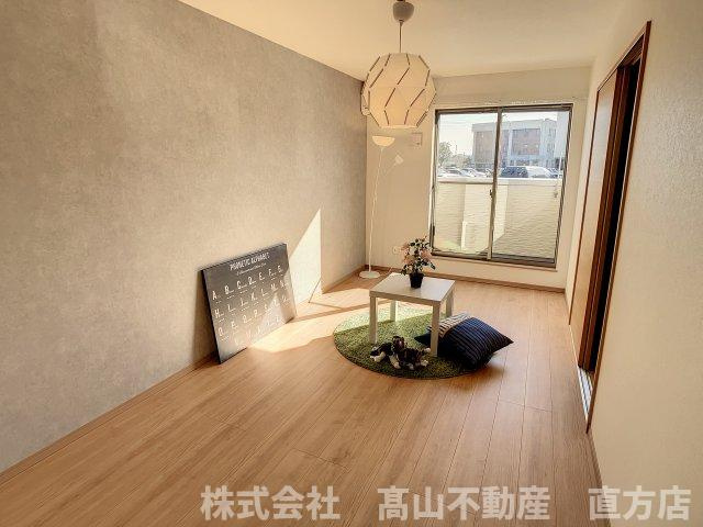 直方市津田町のアパートの居間・リビング