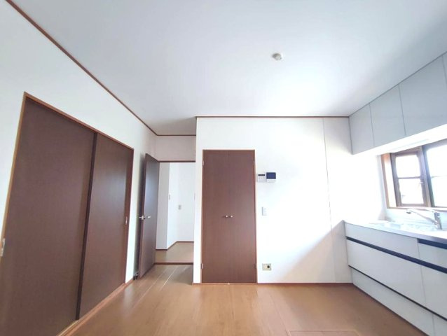 茂原市東郷　中古戸建のキッチン|内装リフォーム済み令和8年4月水回り含め 敷地約92坪 家庭菜園・ドックランが可能です