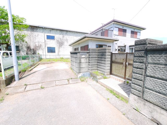 茂原市東郷　中古戸建の駐車場|内装リフォーム済み令和8年4月水回り含め 敷地約92坪 家庭菜園・ドックランが可能です
