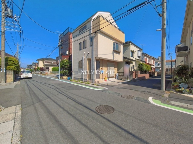 越谷市蒲生愛宕町 中古戸建の前面道路含む現地写真