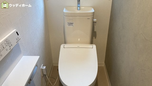川口市安行原　中古一戸建てのトイレ
