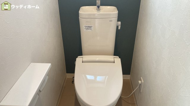 川口市安行原　中古一戸建てのトイレ