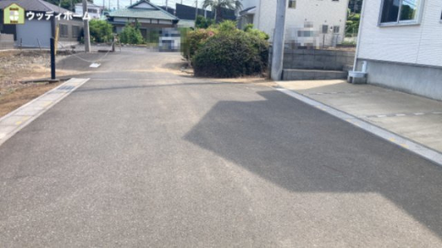 川口市安行原　中古一戸建ての前面道路含む現地写真