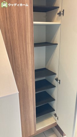 川口市安行原　中古一戸建ての玄関