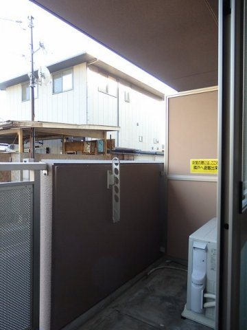 カーサ　エテルナのバルコニー|外からの目が気にならないバルコニーで洗濯物が干せます