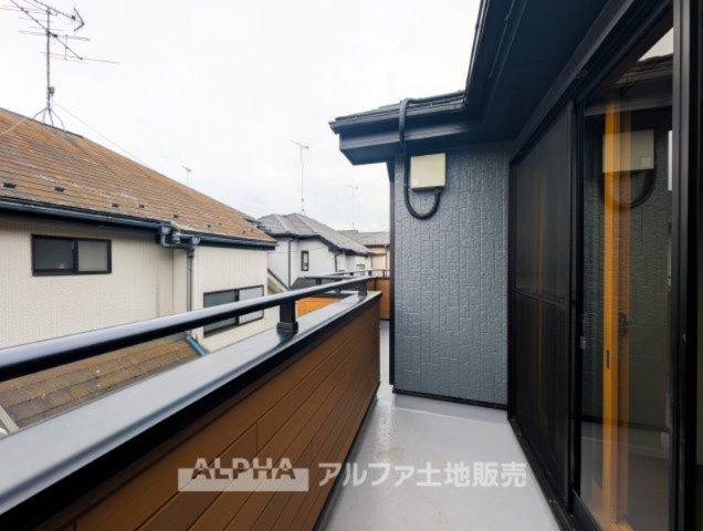 ~青梅河辺町~Remodeled Houseのバルコニー|【outward appearance】
◆バルコニー◆家から望む空はブルースカイ。隔てるものは何もなく、そこにあるのは青い空と白い雲の景色がこの街の彩りを演出している。