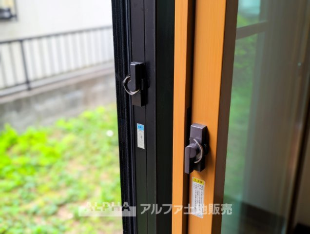 ~青梅河辺町~Remodeled Houseの寝室|【Double booklet】
◆インプラス◆を取り付けることで、既存の窓との間に空気層が生まれます。これが壁の役割となり、断熱効果や防音効果を生み出します。