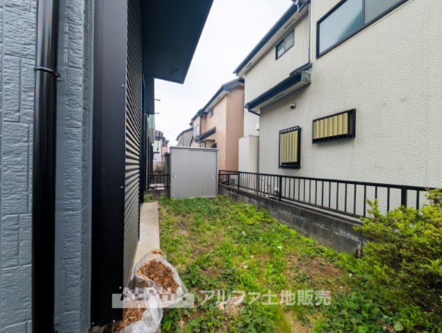~青梅河辺町~Remodeled Houseの庭|【Private garden】
◆プライベートガーデン◆人工芝を敷き詰めた家族だけの空間。子供たちも安全に遊べ夏はプール、秋にはBBQと楽しみ方がいろいろ。そんな事を想像すると自然と笑みがこぼれる。