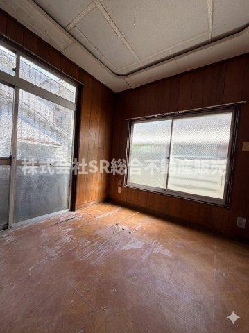 稲葉3丁目中古戸建の洋室|コンパクトで使いやすい洋室です（※室内画像は加工により家具等を消しています。）