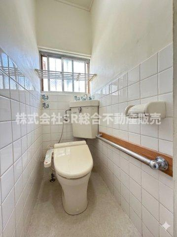 稲葉3丁目中古戸建のトイレ|温水洗浄便座があります！（※室内画像は加工により家具等を消しています。）