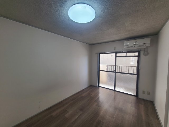 ピュアシティ梅園の洋室