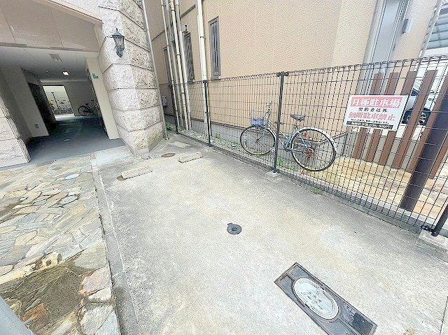 Luxe十三東の駐車場