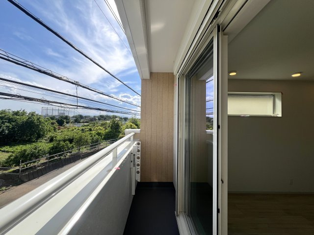 狭すぎず、広すぎず、あなたの生活にジャストフィットな戸建はコレで決まりっ！！【川崎市高津区久末】新築戸建のバルコニー|お洗濯にも便利なバルコニー付き