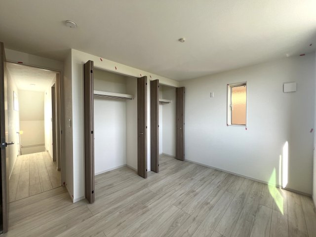 狭すぎず、広すぎず、あなたの生活にジャストフィットな戸建はコレで決まりっ！！【川崎市高津区久末】新築戸建の洋室|個人の部屋や寝室として使える洋室です