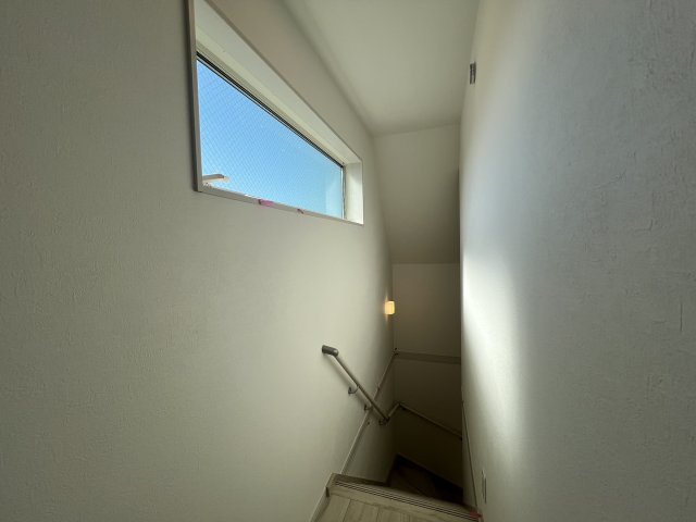 狭すぎず、広すぎず、あなたの生活にジャストフィットな戸建はコレで決まりっ！！【川崎市高津区久末】新築戸建の内装|内装は落ち着いています