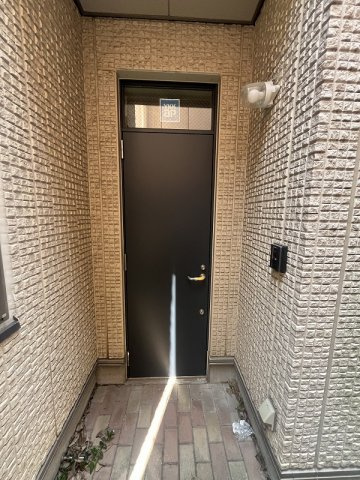文京区本駒込４丁目　中古戸建の玄関