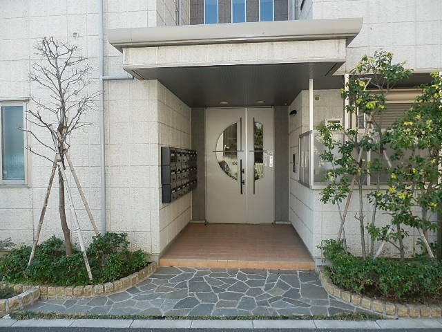 九曜新大塚マンションのエントランス