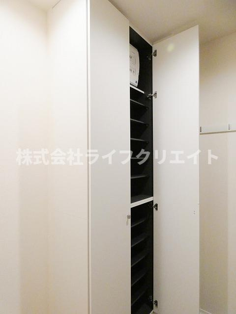 オカバ八王子堀之内ヘーベルメゾンの玄関
