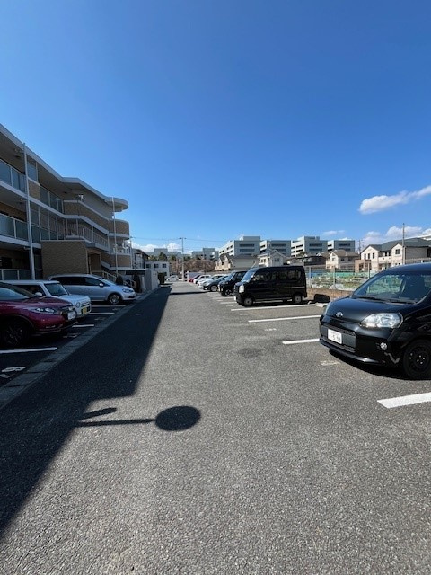 ルナパレスつきみ野Aの駐車場