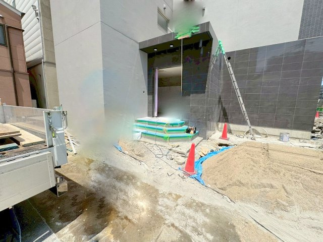 プレリスNEO大阪十三エルヴィオンのエントランス