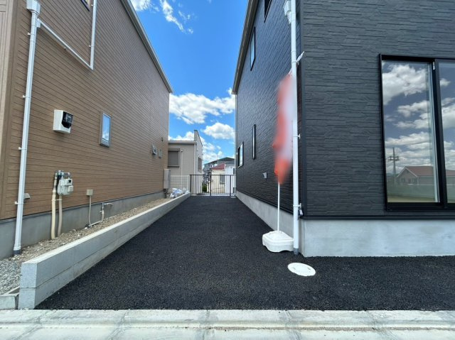 新築戸建　伊丹市萩野西1丁目の駐車場|駐車1台可能！前面道路約4ｍあり車の出し入れも安心です。