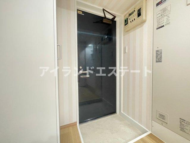 カサデータカギ　女性限定　リノベーション　バストイレ別の玄関