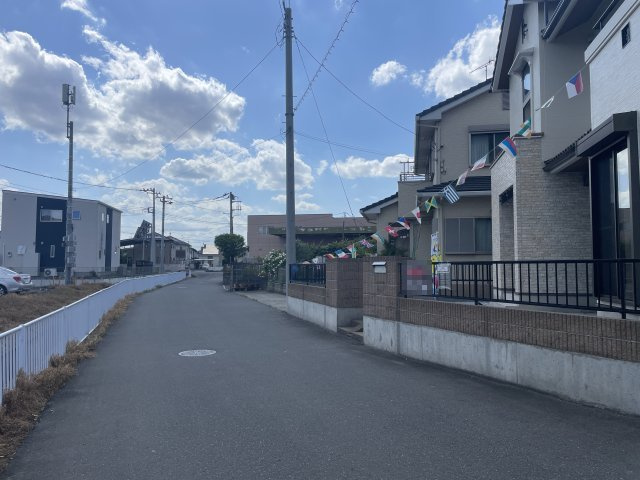 【前面道路含む現地写真】 | 深谷市西島　　中古戸建