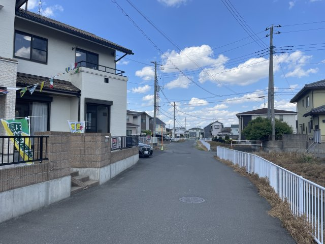【前面道路含む現地写真】 | 深谷市西島　　中古戸建